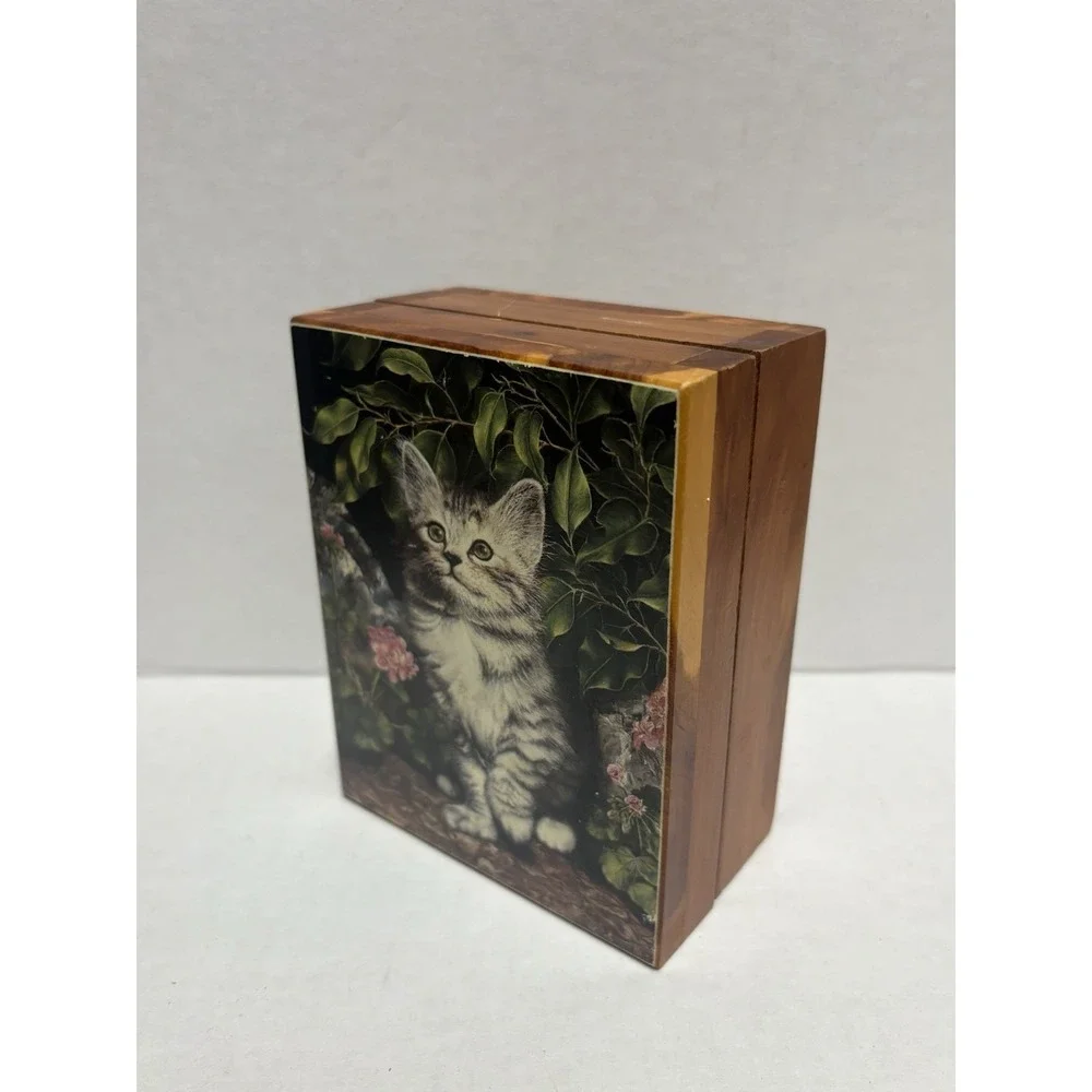 Cat kitty kitten keepsake jewerly trinket box cedar wood vintage‎